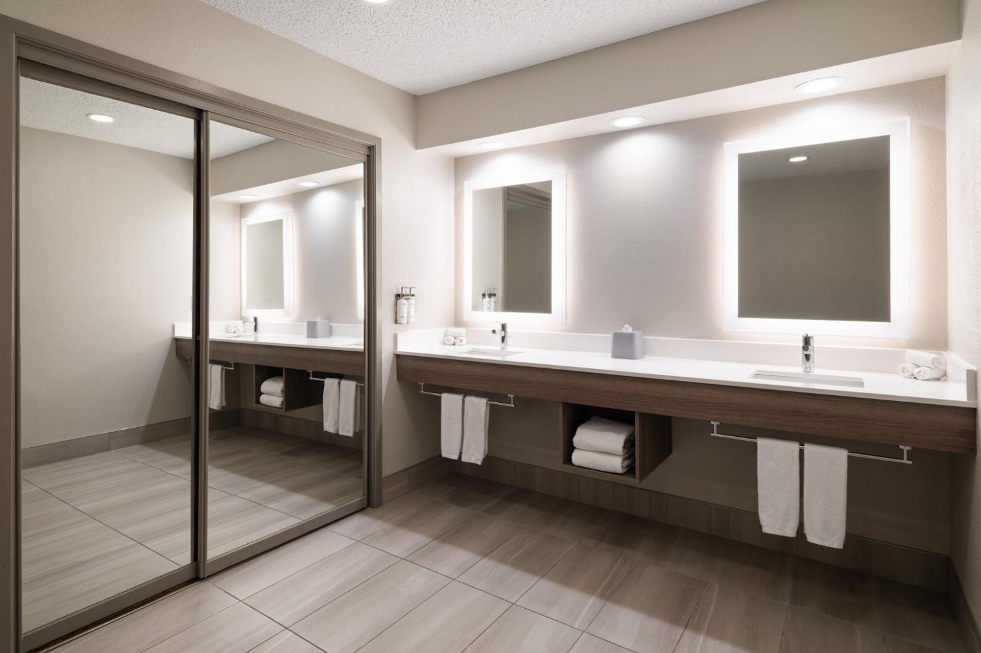 Holiday Express Sheboygan-kohler / I-43 By Ihg